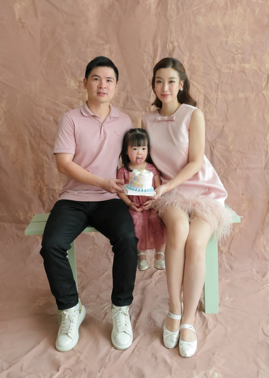 Hoa hậu Đỗ Mỹ Linh làm một việc giữa tin đồn đã sinh con thứ 2 cho chồng Chủ tịch