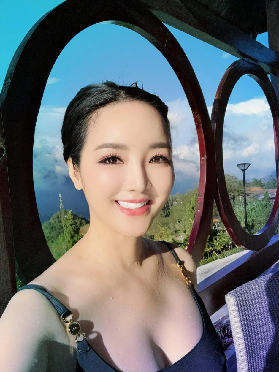 Hoa hậu Giáng My U60 khoe body đẹp "mướt mắt", ở biệt thự nguy nga như cung điện Hoa hậu Giáng My U60 khoe body đẹp "mướt mắt", ở biệt thự nguy nga như cung điện