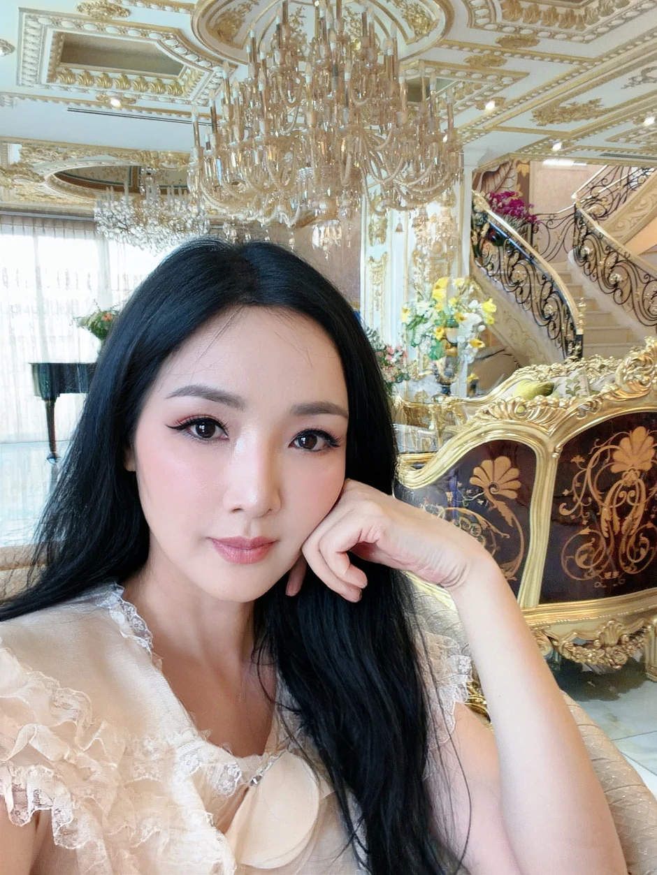 Hoa hậu Giáng My U60 khoe body đẹp "mướt mắt", ở biệt thự nguy nga như cung điện Hoa hậu Giáng My U60 khoe body đẹp "mướt mắt", ở biệt thự nguy nga như cung điện