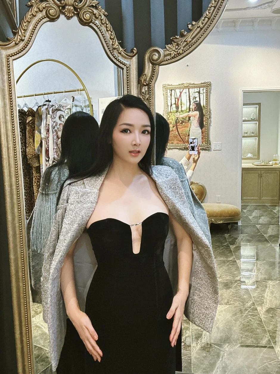 Hoa hậu Giáng My U60 khoe body đẹp "mướt mắt", ở biệt thự nguy nga như cung điện Hoa hậu Giáng My U60 khoe body đẹp "mướt mắt", ở biệt thự nguy nga như cung điện
