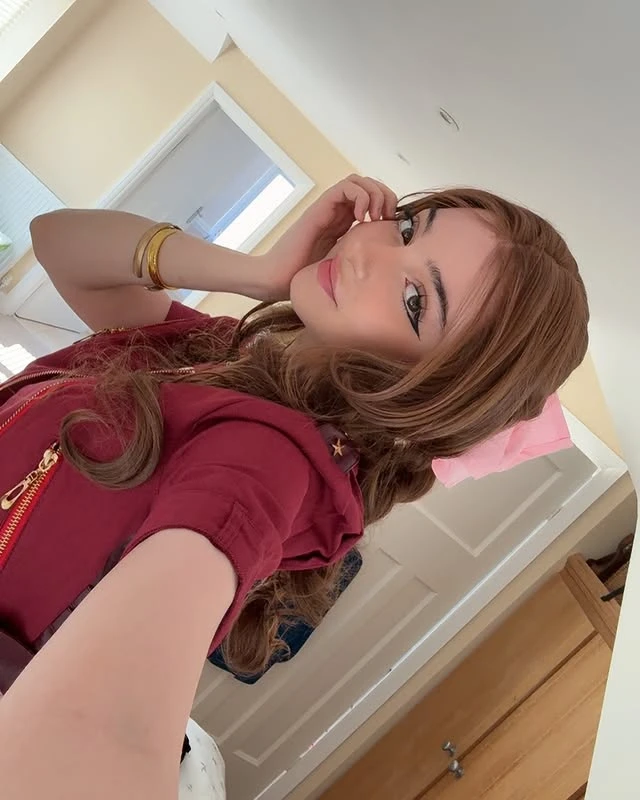 Hóa thân thành "Cho'Gath", nữ streamer bất ngờ "viral" vì quá đỗi dễ thương