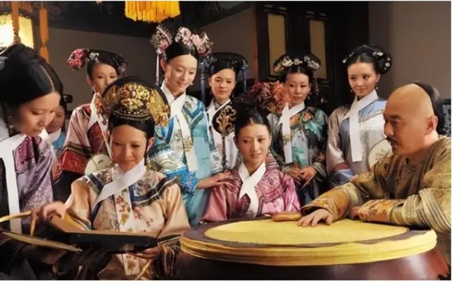 Hoàng đế vừa sủng ái phi tần, thái giám lập tức "mời nước": Luật ngầm phía sau khiến hậu thế bất ngờ Hoàng đế vừa sủng ái phi tần, thái giám lập tức "mời nước": Luật ngầm phía sau khiến hậu thế bất ngờ