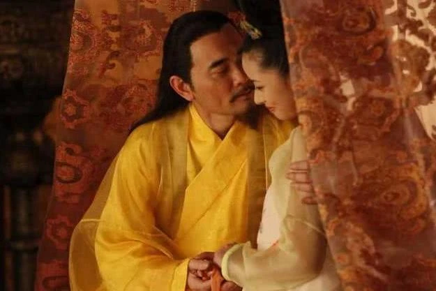 Hoàng đế vừa sủng ái phi tần, thái giám lập tức "mời nước": Luật ngầm phía sau khiến hậu thế bất ngờ Hoàng đế vừa sủng ái phi tần, thái giám lập tức "mời nước": Luật ngầm phía sau khiến hậu thế bất ngờ