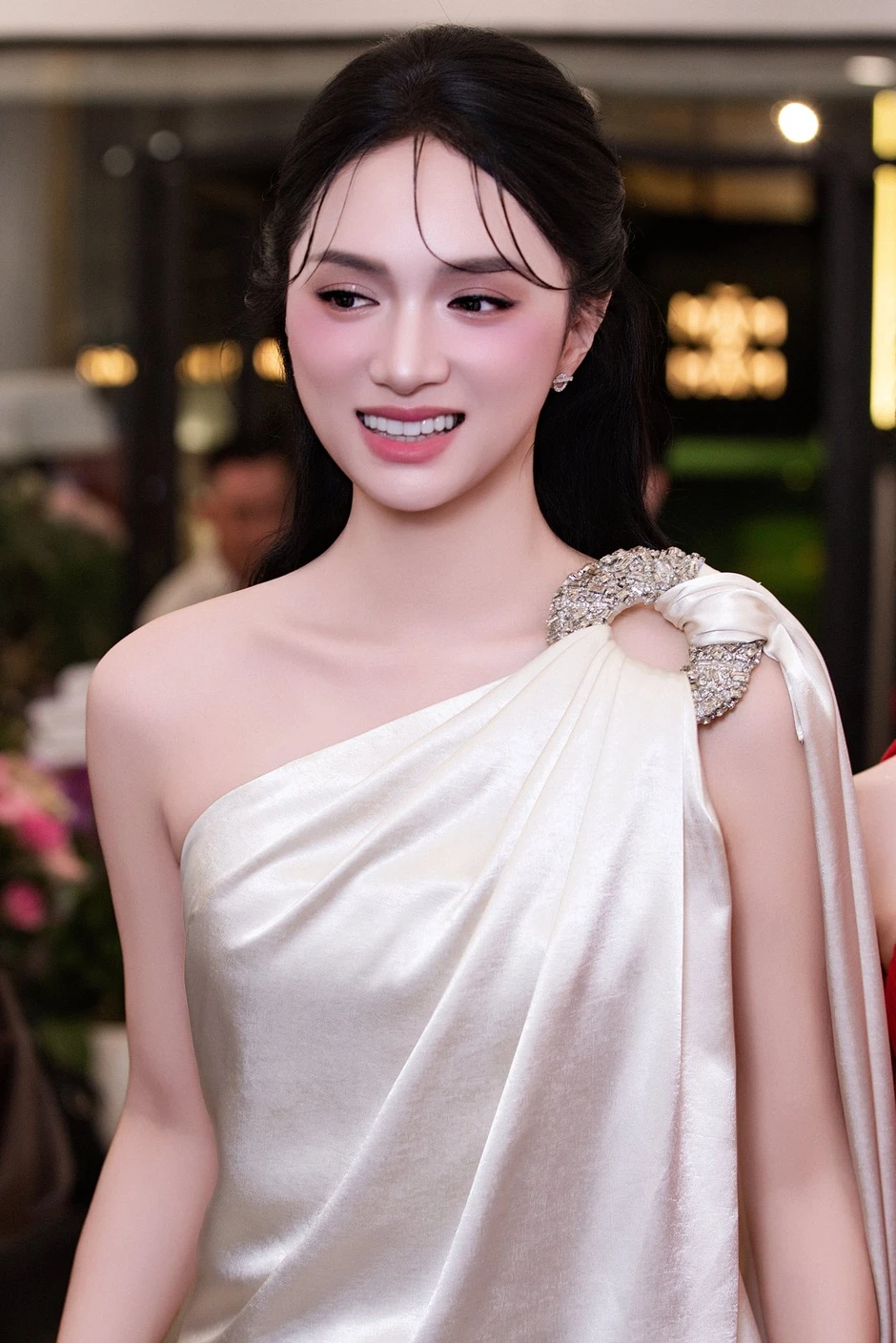 Hương Giang lên đồ "chặt chém", mang 700 triệu nhập cuộc Miss Grand mùa All stars