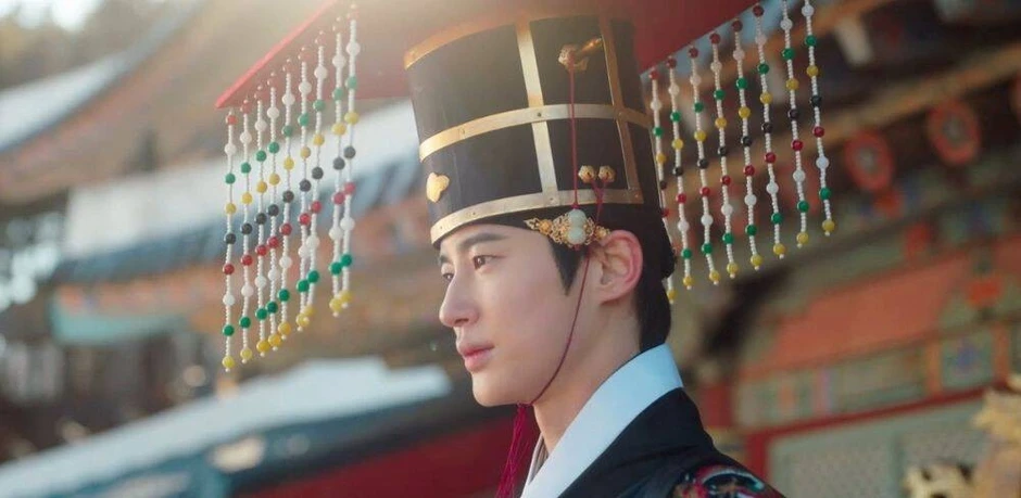 IU và Byeon Woo Seok đồng loạt xin lỗi