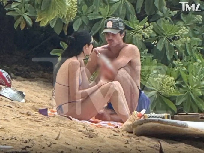 Kendall Jenner hẹn hò tài tử Đồi gió hú ở Hawaii Kendall Jenner hẹn hò tài tử Đồi gió hú ở Hawaii