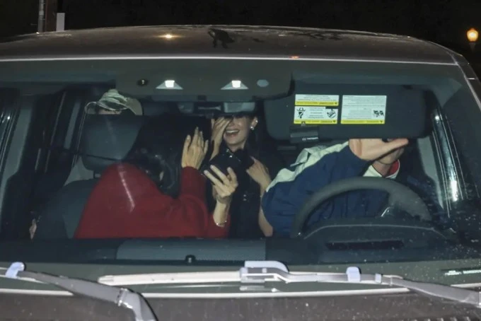 Kendall Jenner hẹn hò tài tử Đồi gió hú ở Hawaii Kendall Jenner hẹn hò tài tử Đồi gió hú ở Hawaii