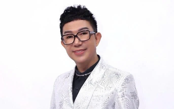 Khán giả phẫn nộ clip ca sĩ Long Nhật ráo hoảnh, không hối lỗi Khán giả phẫn nộ clip ca sĩ Long Nhật ráo hoảnh, không hối lỗi