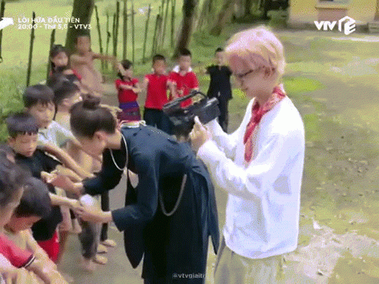 Khán giả phản ứng vì tình huống vô lý trên phim giờ vàng VTV Khán giả phản ứng vì tình huống vô lý trên phim giờ vàng VTV