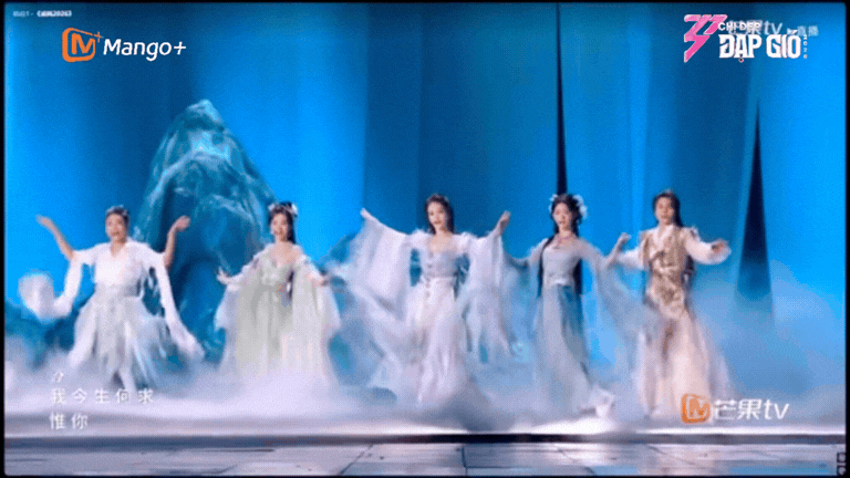 Không ai tranh được ngôi vị của mỹ nhân hát dở nhất showbiz Không ai tranh được ngôi vị của mỹ nhân hát dở nhất showbiz
