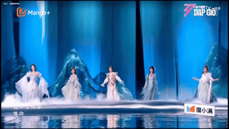 Không ai tranh được ngôi vị của mỹ nhân hát dở nhất showbiz Không ai tranh được ngôi vị của mỹ nhân hát dở nhất showbiz