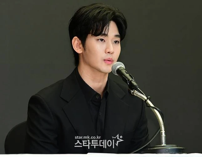 Kim Soo Hyun: Cảm ơn những người tin tưởng tôi