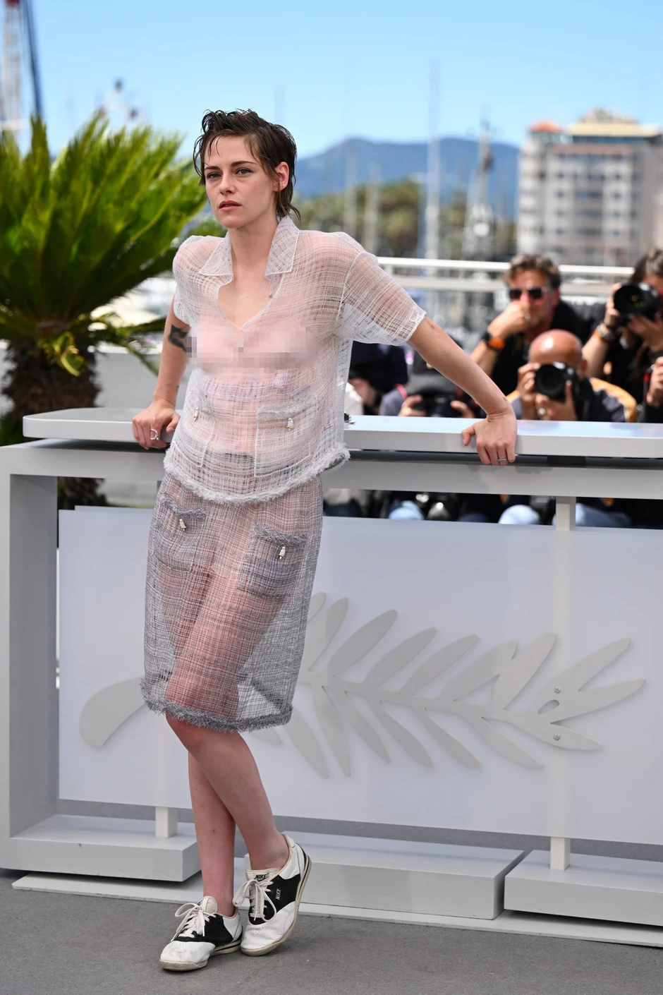 Kristen Stewart gây sốc vì ăn mặc lộ điểm nhạy cảm ở Cannes 2026 Kristen Stewart gây sốc vì ăn mặc lộ điểm nhạy cảm ở Cannes 2026