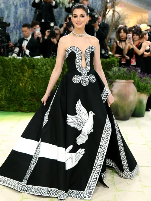 Làn sóng thù ghét Anne Hathaway