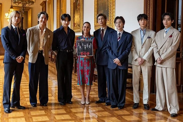 Lịch sử gọi tên BTS: 7 thành viên gặp gỡ Tổng thống Mexico, còn nhận "đặc quyền" mở fanmeeting 50.000 người ngay tại Cung điện Quốc gia