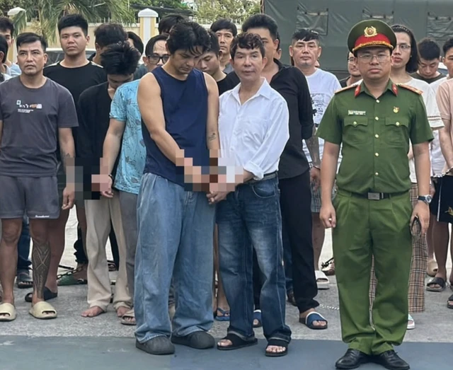 Long Nhật đăng bài Em đi đánh bắt xa bờ mấy hôm đang nhận bão bình luận Long Nhật đăng bài Em đi đánh bắt xa bờ mấy hôm đang nhận bão bình luận