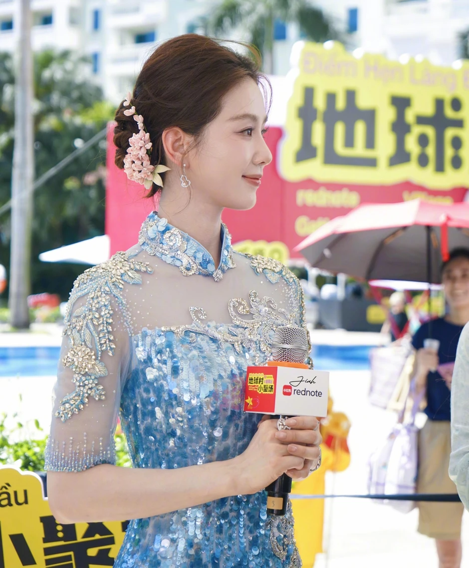Lưu Thi Thi đang ở Hà Nội, rạng rỡ bất chấp nắng nóng kỷ lục Lưu Thi Thi đang ở Hà Nội, rạng rỡ bất chấp nắng nóng kỷ lục