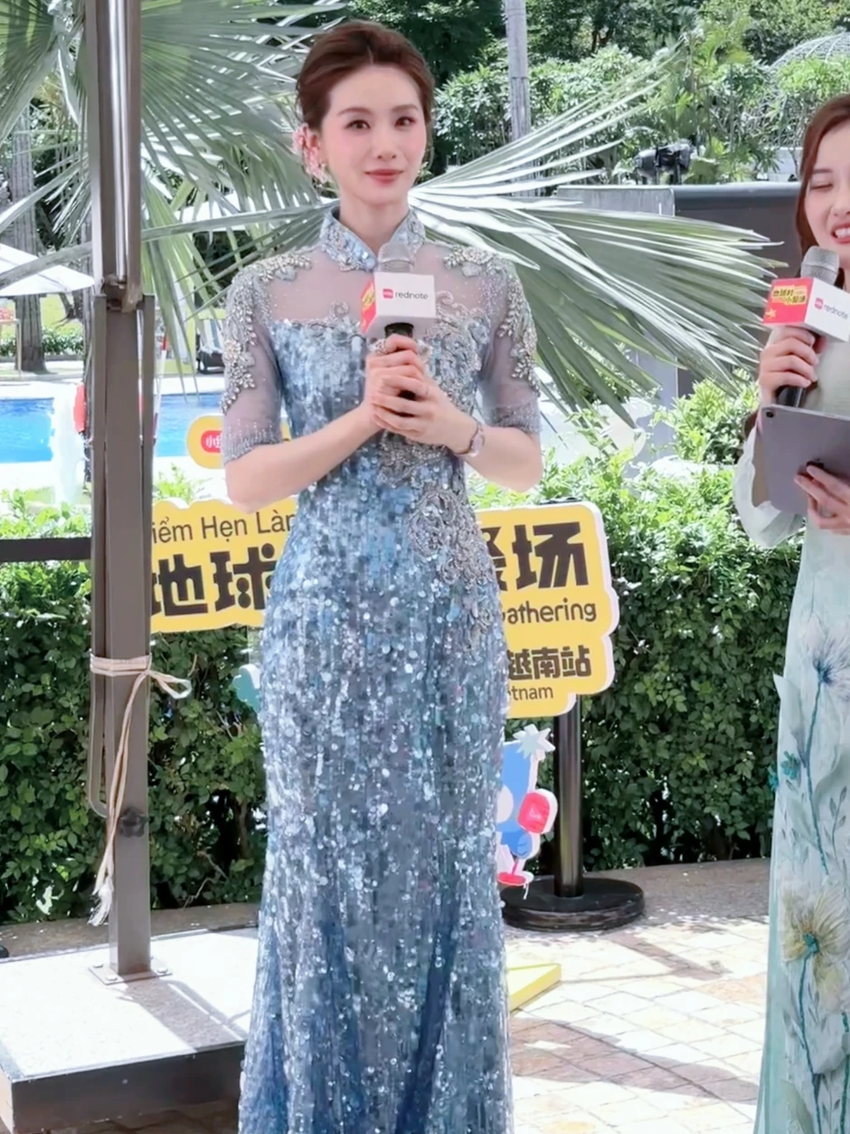 Lưu Thi Thi đang ở Hà Nội, rạng rỡ bất chấp nắng nóng kỷ lục Lưu Thi Thi đang ở Hà Nội, rạng rỡ bất chấp nắng nóng kỷ lục
