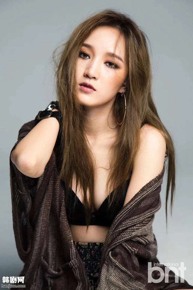 Mạnh Giai bị giật spotlight suốt thời đỉnh cao, về nước vẫn chật vật tìm chỗ đứng