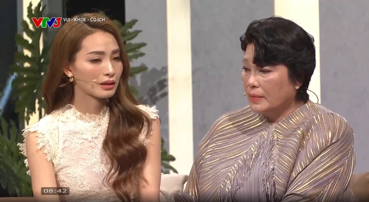 MC Huyền Trang bật khóc, lần đầu bộc bạch điều này với mẹ chồng