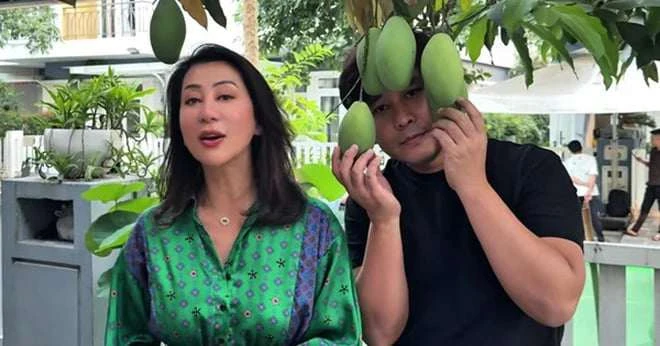 MC Nguyễn Cao Kỳ Duyên bất ngờ về Việt Nam vì một nam ca sĩ kém tuổi MC Nguyễn Cao Kỳ Duyên bất ngờ về Việt Nam vì một nam ca sĩ kém tuổi