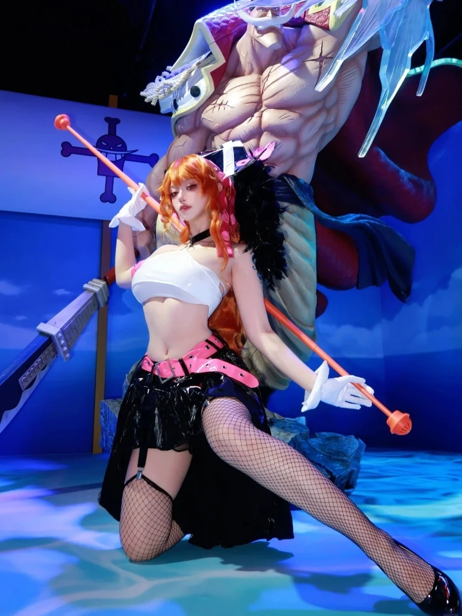 Mê mẩn loạt ảnh cosplay Nami: Khi "nàng thơ" của băng Mũ Rơm bước ra đời thực với số đo cực chuẩn