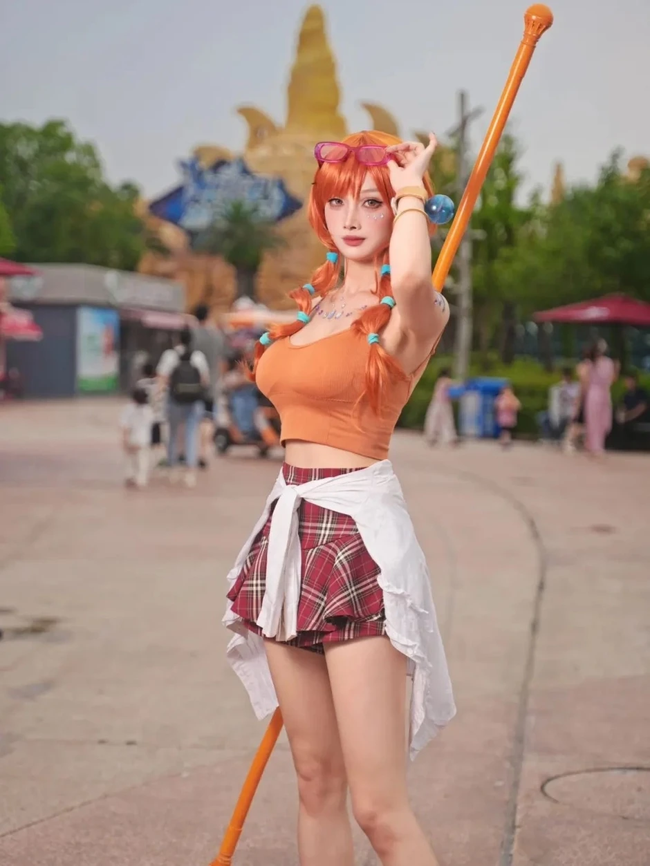 Mê mẩn loạt ảnh cosplay Nami: Khi "nàng thơ" của băng Mũ Rơm bước ra đời thực với số đo cực chuẩn