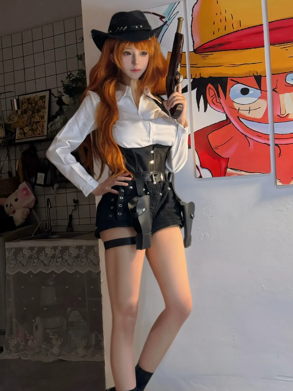 Mê mẩn loạt ảnh cosplay Nami: Khi "nàng thơ" của băng Mũ Rơm bước ra đời thực với số đo cực chuẩn