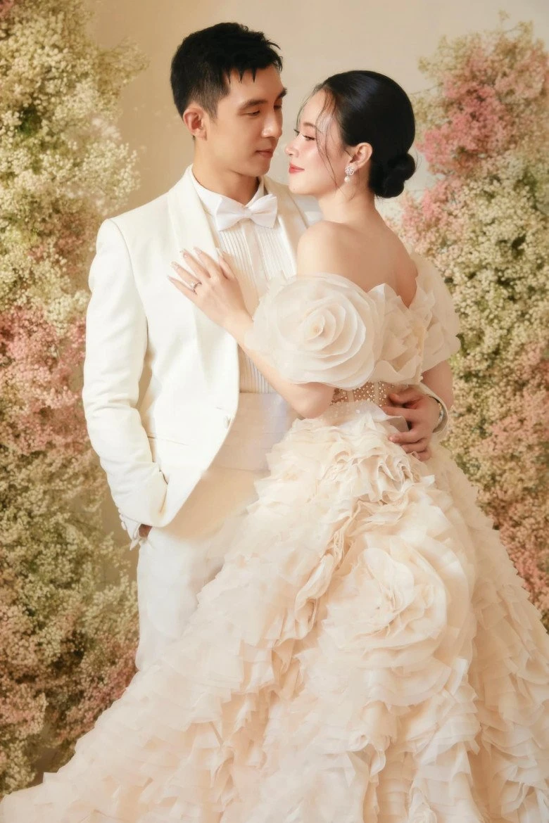 Midu từng huỷ hôn thiếu gia phút chót: Là trùm bất động sản, chồng làm TGĐ tập đoàn nức tiếng Midu từng huỷ hôn thiếu gia phút chót: Là trùm bất động sản, chồng làm TGĐ tập đoàn nức tiếng