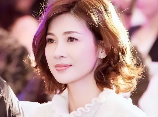 Mờ mắt trước khối tài sản nghìn tỷ, mỹ nhân nức tiếng một thời nhận cái kết đắng oằn mình trả nợ ở tuổi ngoài 40 Mờ mắt trước khối tài sản nghìn tỷ, mỹ nhân nức tiếng một thời nhận cái kết đắng oằn mình trả nợ ở tuổi ngoài 40