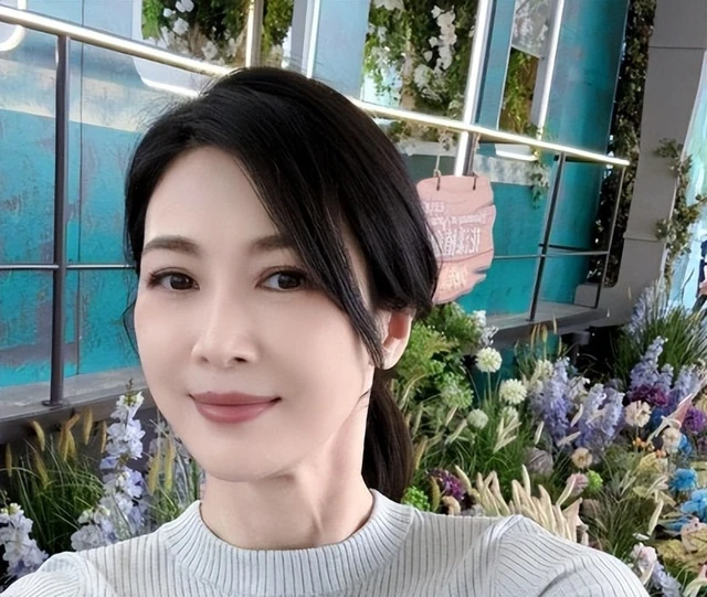 Mờ mắt trước khối tài sản nghìn tỷ, mỹ nhân nức tiếng một thời nhận cái kết đắng oằn mình trả nợ ở tuổi ngoài 40 Mờ mắt trước khối tài sản nghìn tỷ, mỹ nhân nức tiếng một thời nhận cái kết đắng oằn mình trả nợ ở tuổi ngoài 40