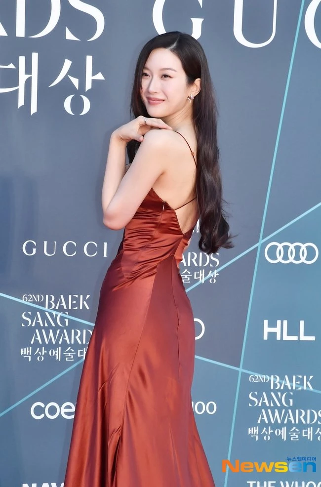 Moon Ga Young đẹp nhất Baeksang 2026