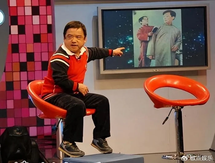 Nam diễn viên lùn nhất showbiz: Chỉ cao 1,28m, ngủ bụi ngoài công viên - gầm cầu vẫn cưới được 4 cô vợ trẻ đẹp