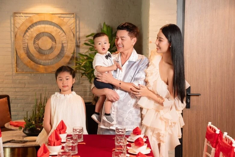 Nam nghệ sĩ U70 chia sẻ được bố mẹ vợ kém 37 tuổi yêu thương vì chững chạc, không ở tuổi lêu lổng Nam nghệ sĩ U70 chia sẻ được bố mẹ vợ kém 37 tuổi yêu thương vì chững chạc, không ở tuổi lêu lổng