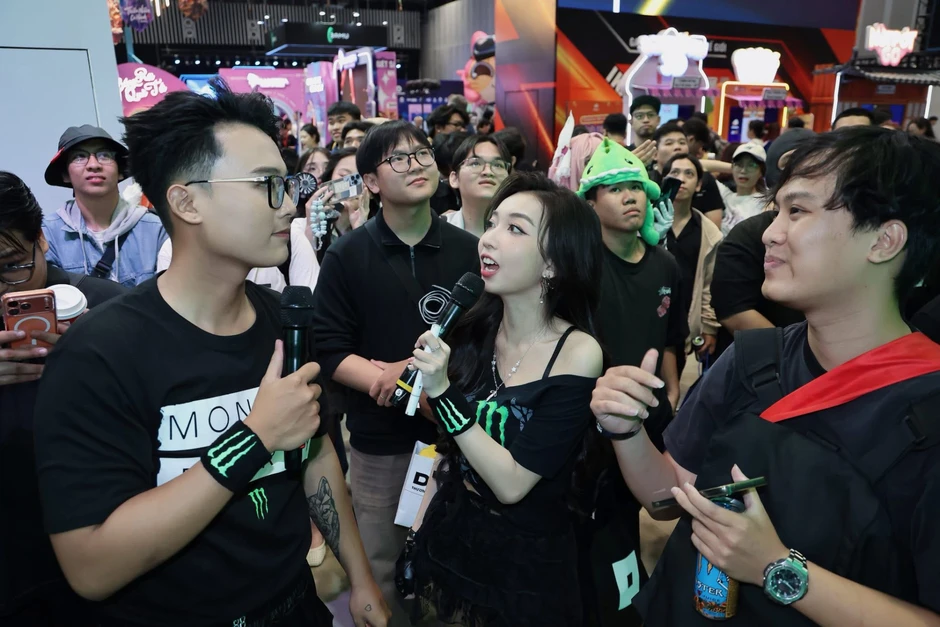Ngắm dàn MC cực phẩm đổ bộ Vietnam Gameverse 2026: Đẳng cấp visual làm lu mờ cả sân khấu Ngắm dàn MC cực phẩm đổ bộ Vietnam Gameverse 2026: Đẳng cấp visual làm lu mờ cả sân khấu