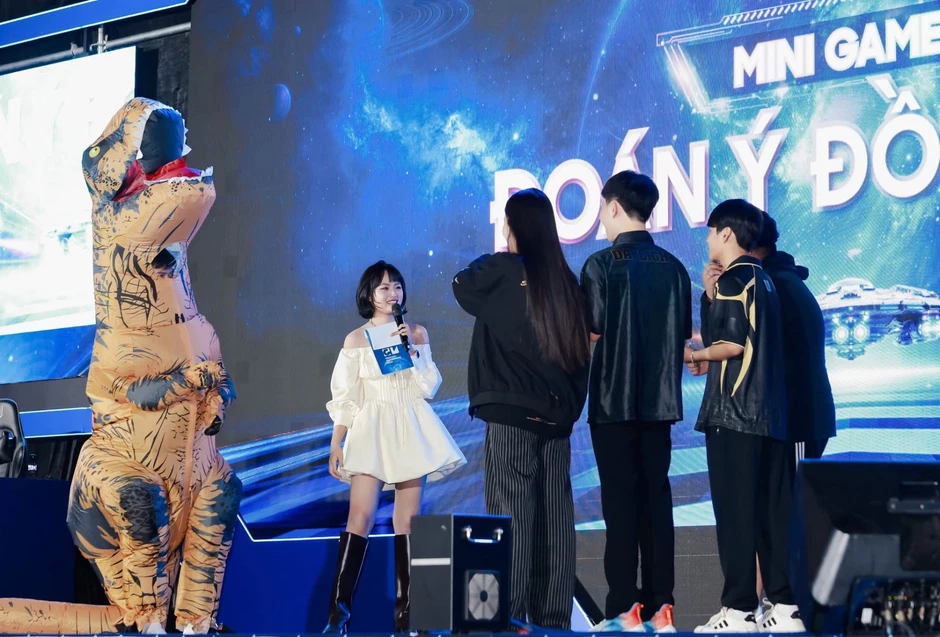 Ngắm dàn MC cực phẩm đổ bộ Vietnam Gameverse 2026: Đẳng cấp visual làm lu mờ cả sân khấu Ngắm dàn MC cực phẩm đổ bộ Vietnam Gameverse 2026: Đẳng cấp visual làm lu mờ cả sân khấu