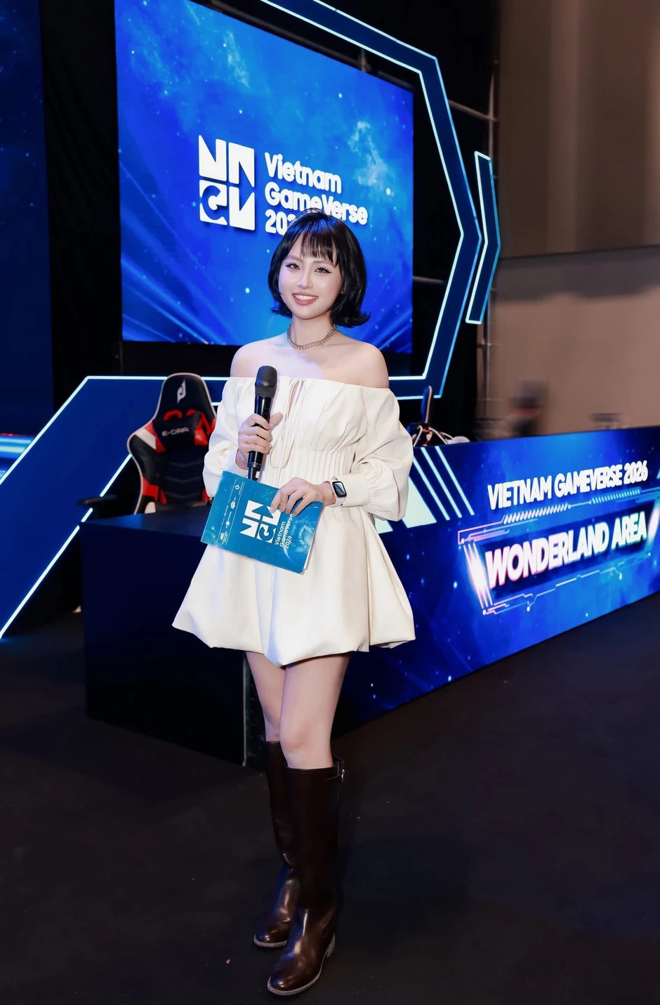 Ngắm dàn MC cực phẩm đổ bộ Vietnam Gameverse 2026: Đẳng cấp visual làm lu mờ cả sân khấu Ngắm dàn MC cực phẩm đổ bộ Vietnam Gameverse 2026: Đẳng cấp visual làm lu mờ cả sân khấu