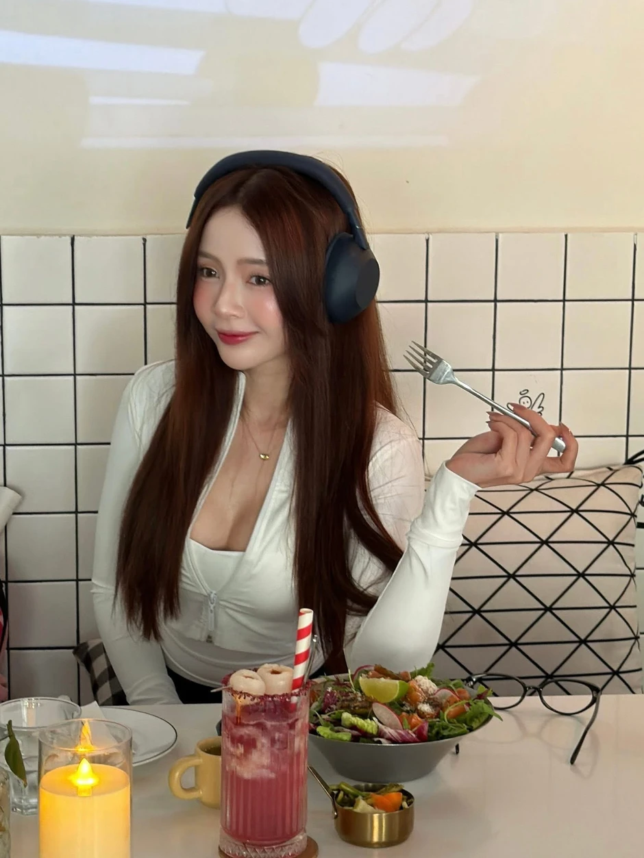 Ngỡ ngàng nhan sắc chạm ngưỡng U40 của "hot girl ảnh thẻ" huyền thoại, visual đỉnh chóp chấp cả camera thường! Ngỡ ngàng nhan sắc chạm ngưỡng U40 của "hot girl ảnh thẻ" huyền thoại, visual đỉnh chóp chấp cả camera thường!