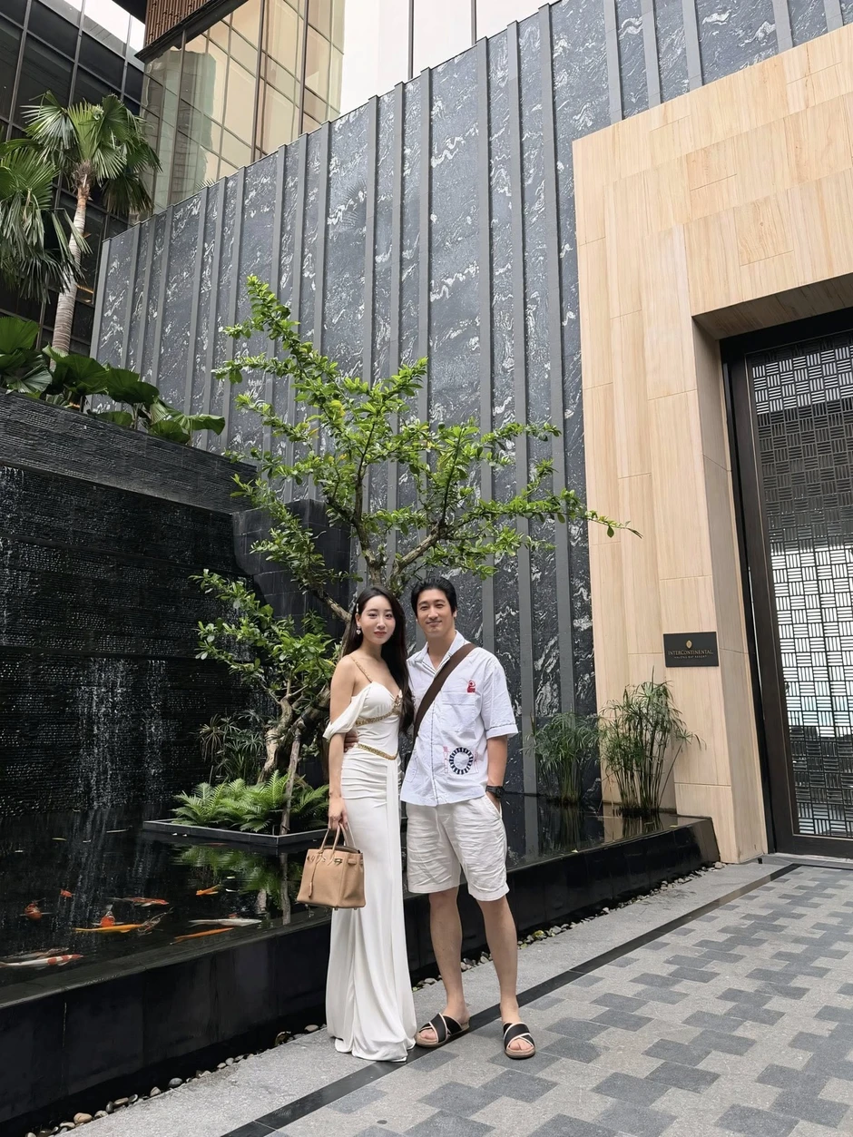NSƯT Ngọc Quỳnh U50 muốn cưới vợ lần 3, sống với mỹ nhân kém 7 tuổi trong căn nhà 14 tỷ NSƯT Ngọc Quỳnh U50 muốn cưới vợ lần 3, sống với mỹ nhân kém 7 tuổi trong căn nhà 14 tỷ