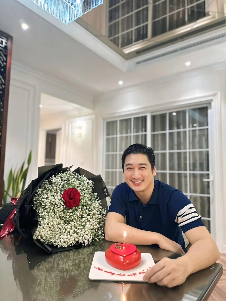 NSƯT Ngọc Quỳnh U50 muốn cưới vợ lần 3, sống với mỹ nhân kém 7 tuổi trong căn nhà 14 tỷ NSƯT Ngọc Quỳnh U50 muốn cưới vợ lần 3, sống với mỹ nhân kém 7 tuổi trong căn nhà 14 tỷ
