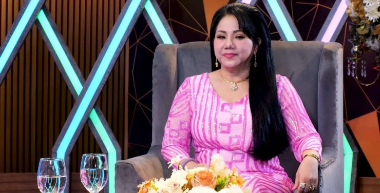 Nữ danh ca từng phải đi đổi vàng để cất tiền cát-xê vì show quá dày đặc Nữ danh ca từng phải đi đổi vàng để cất tiền cát-xê vì show quá dày đặc