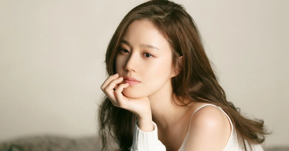 Nữ diễn viên thuộc top 4 visual châu Á bị tố hôi miệng, không bao giờ gội đầu, ở bẩn phát khiếp