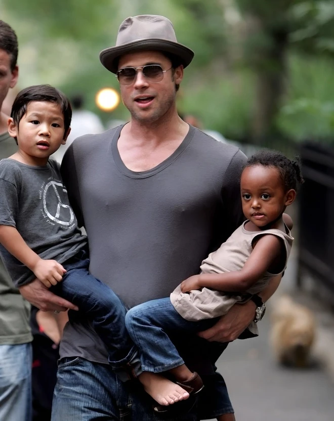 Pax Thiên từ mặt, cắt đứt liên lạc và làm Brad Pitt suy sụp tột cùng: Vì đâu tình cha con tan tác suốt 10 năm qua? Pax Thiên từ mặt, cắt đứt liên lạc và làm Brad Pitt suy sụp tột cùng: Vì đâu tình cha con tan tác suốt 10 năm qua?
