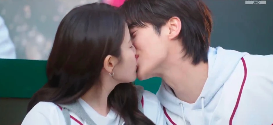 Perfect Crown tập cuối: IU - Byeon Woo Seok lật mặt cực căng