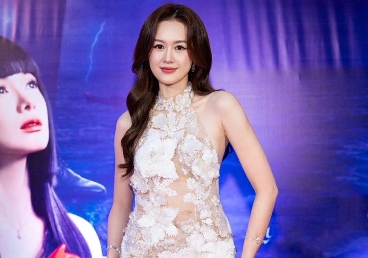 Phản ứng của diễn viên Anh Đức khi vợ kém 12 tuổi đóng cảnh hôn Quốc Trường Phản ứng của diễn viên Anh Đức khi vợ kém 12 tuổi đóng cảnh hôn Quốc Trường