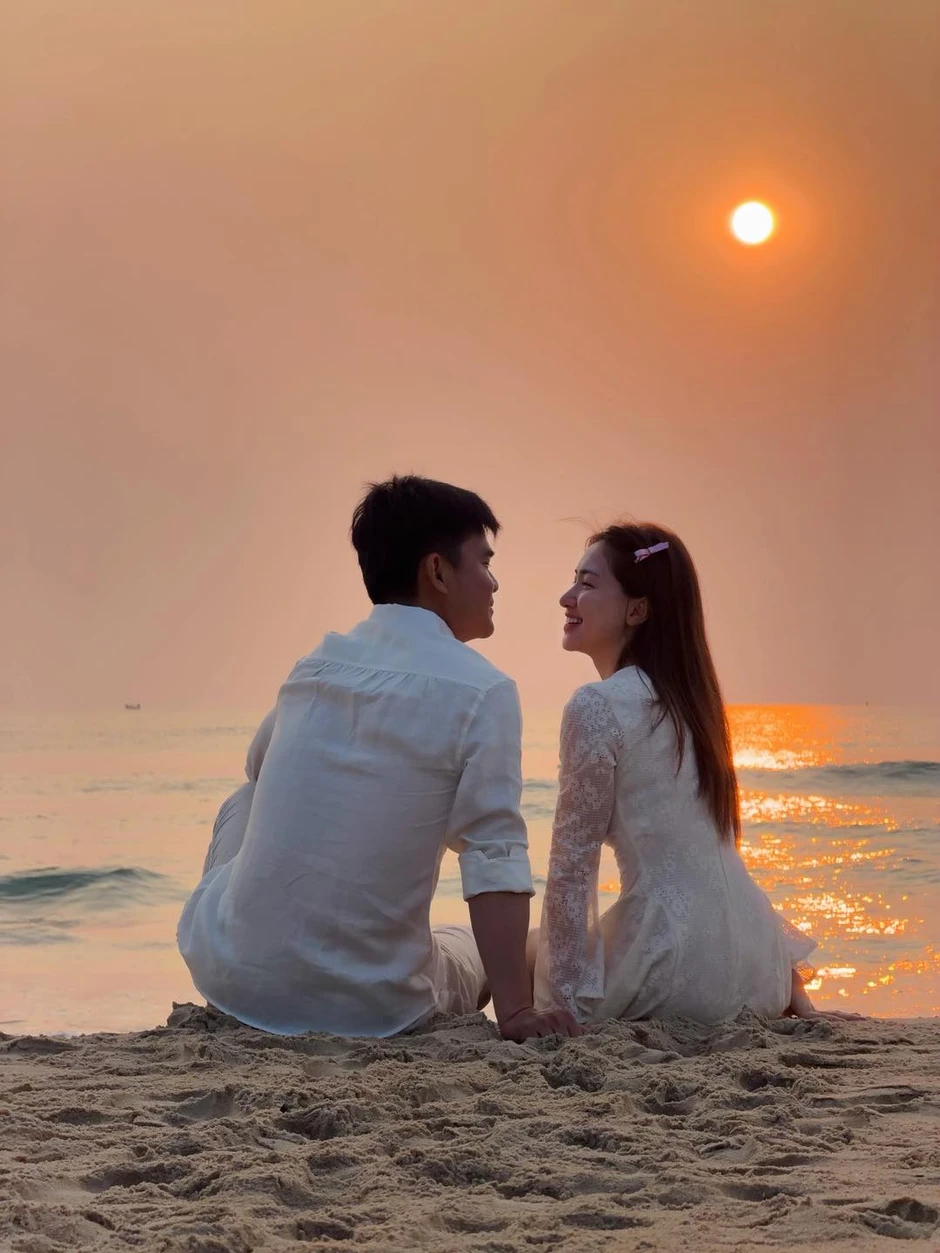 Phản ứng của Hoà Minzy khi được hỏi về chuyện đang có em bé