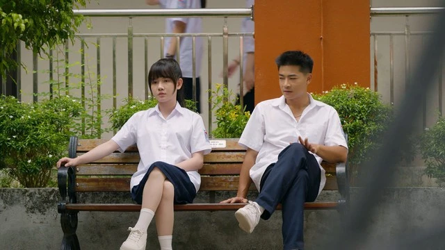 Phía bên kia thành phố: Chạm đến vấn đề khá gai góc trong đời sống học đường Phía bên kia thành phố: Chạm đến vấn đề khá gai góc trong đời sống học đường