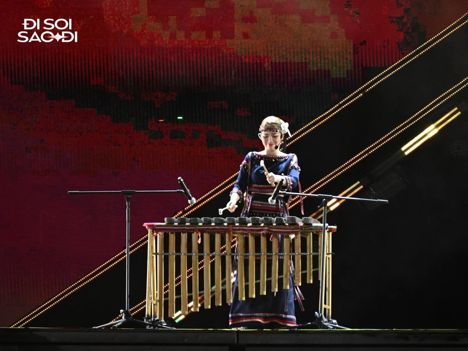 Phương Mỹ Chi "vạ miệng" với giảng viên thanh nhạc đắt show nhất Việt Nam Phương Mỹ Chi "vạ miệng" với giảng viên thanh nhạc đắt show nhất Việt Nam