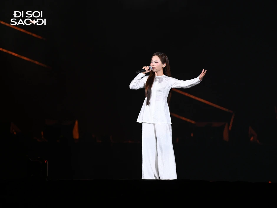 Phương Mỹ Chi "vạ miệng" với giảng viên thanh nhạc đắt show nhất Việt Nam Phương Mỹ Chi "vạ miệng" với giảng viên thanh nhạc đắt show nhất Việt Nam