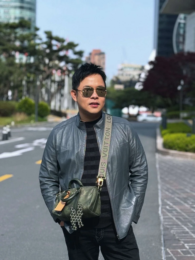 Quang Lê nói gì khi bị tố ăn chặn tiền khách? Quang Lê nói gì khi bị tố ăn chặn tiền khách?